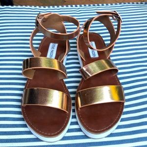 Steve Madden Rose Gold Sandal size 6. Never worn.